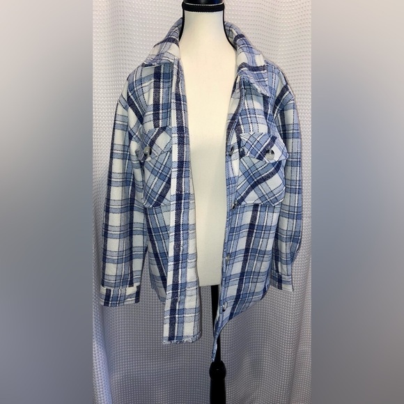 (NEW) Women’s Suzy‎ Shier plaid Shaket size medium - Picture 5 of 15